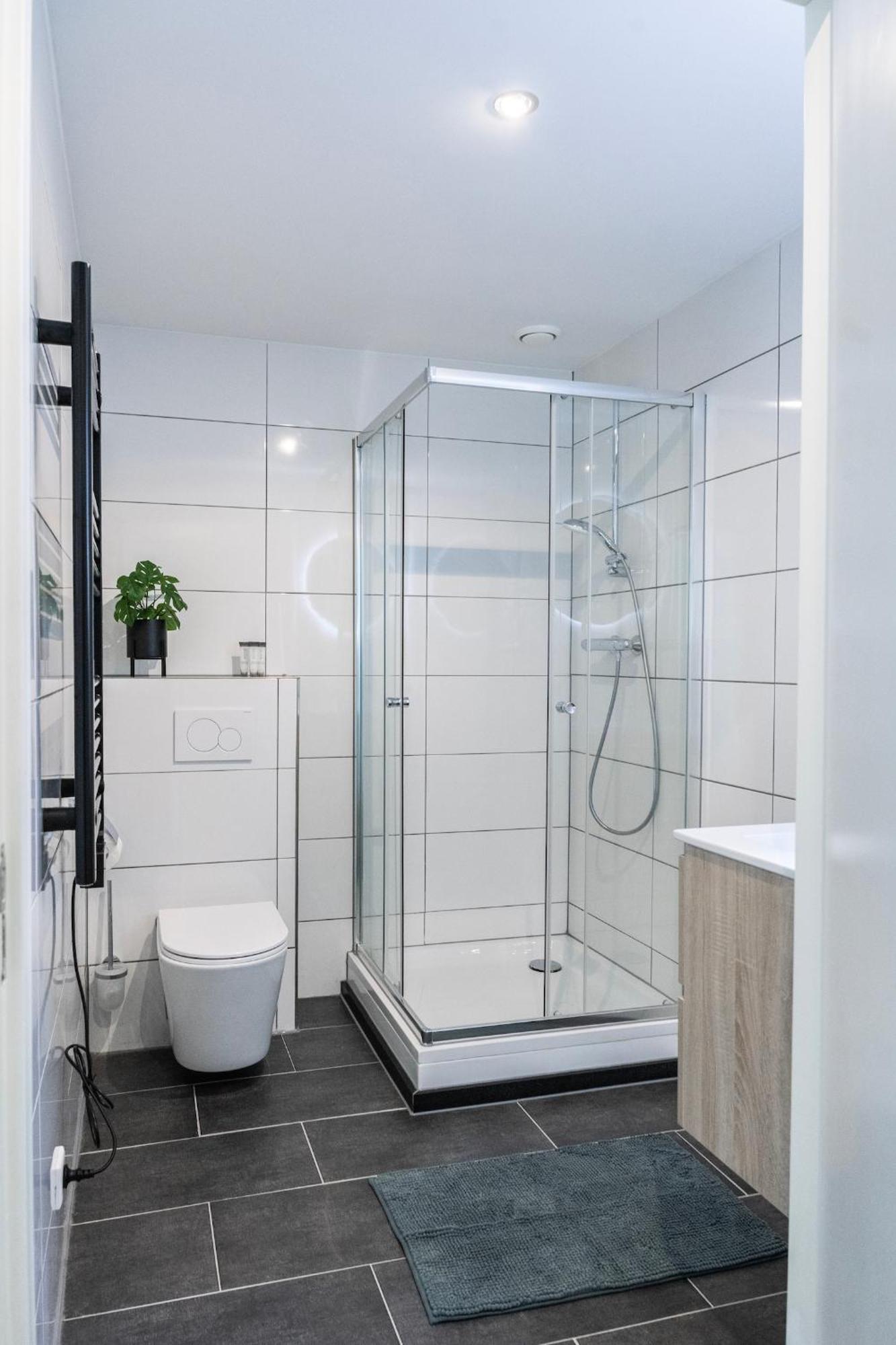 6-Bed Aircon House Diaz 60M2, Many Bedrooms ティルブルグ エクステリア 写真
